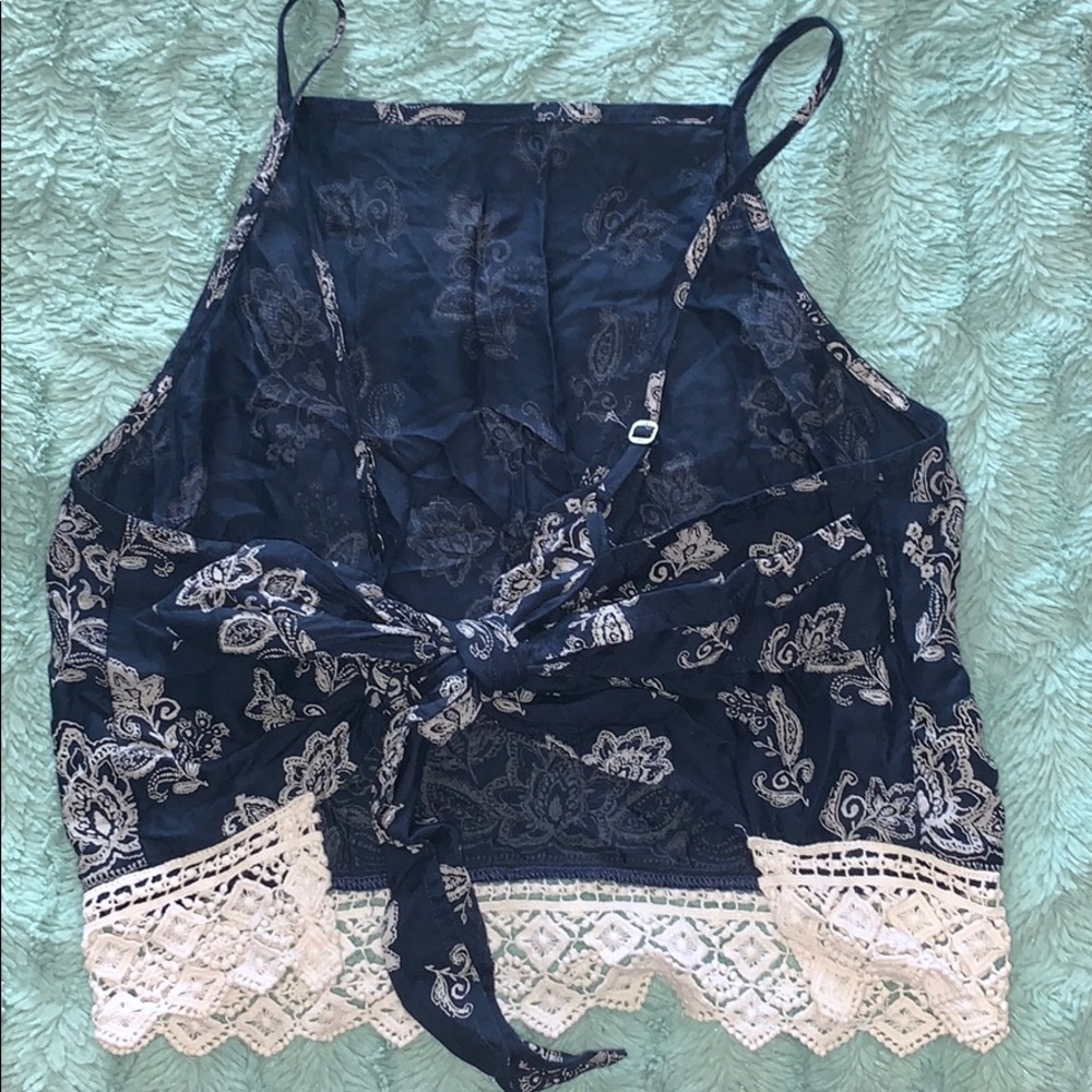 Crop top - Picture 2 of 3